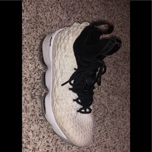 NIKE LEBRON 15 GRAFITTI